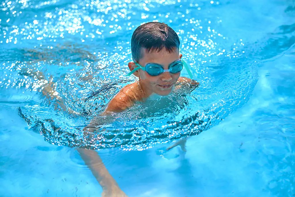 Clases de natación en niños